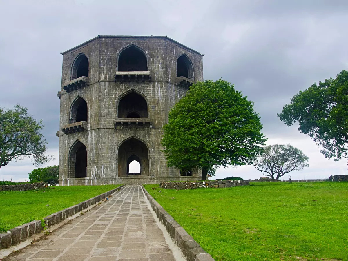 Pune To Ahilyanagar Cab